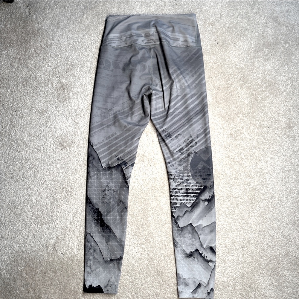 The North face mountain leggings in M - Picture 6 of 6